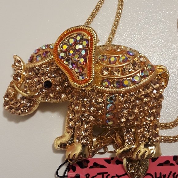 Betsey Johnson gold elephant necklace - Picture 3 of 3